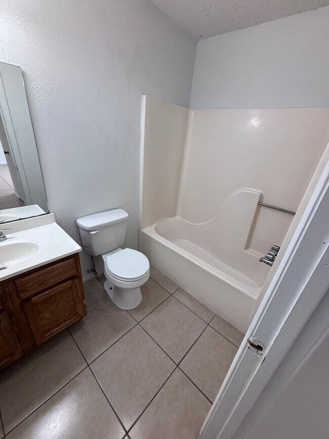 Photo - 102 Meudon St Unidad C