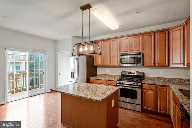 Photo - 24667 Byrne Meadow Square