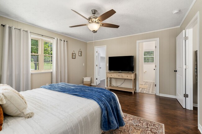 Photo - 326 Essex Rd Unit Blissful Boho Suite