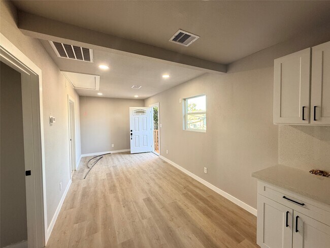 Photo - 2209 Gano St Unit 4