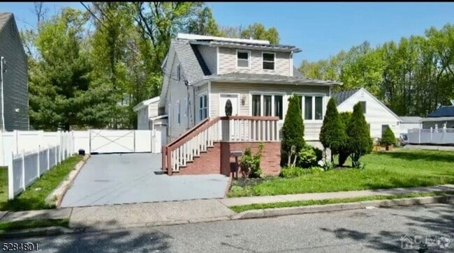 Building Photo - 1031 Newton St Rental