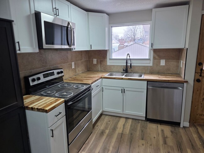 Photo - 214 Lobban St