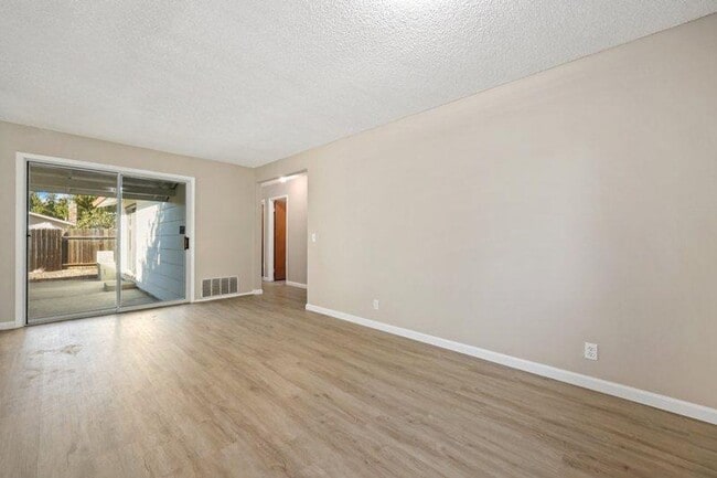 Photo - 1620 Monarch Ln