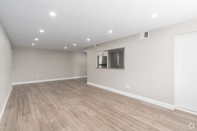 3BR, 2BA - 1,522SF - Living Room