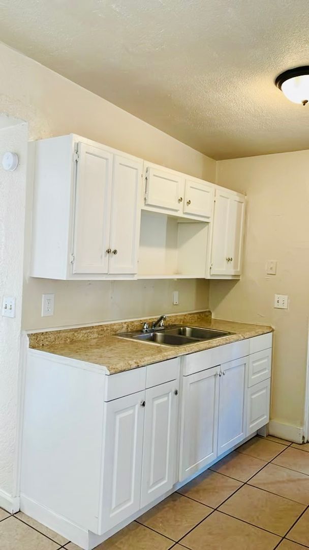 Photo - 2040 Long St