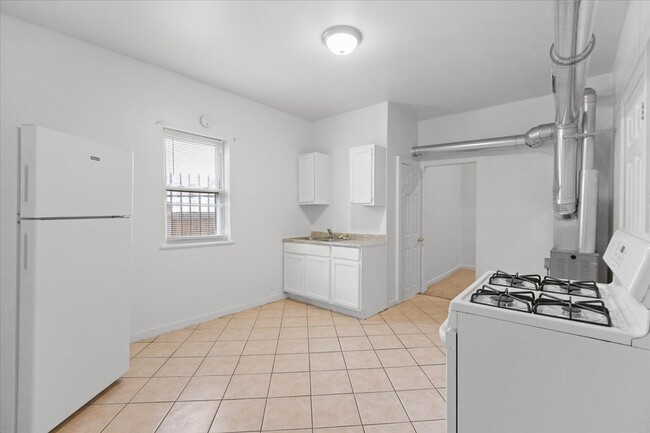 Photo - 4841 S Loomis Blvd