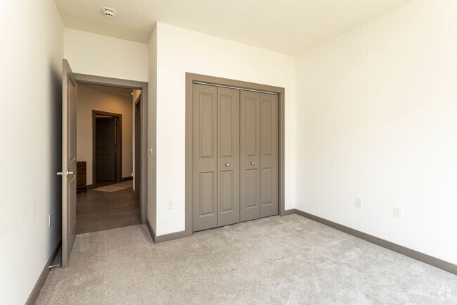 2BR, 2BA - 1200SF