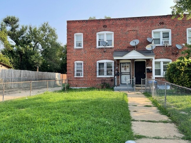Building Photo - 910 E Patapsco Ave Unit 910 E. Patapsco Ave. #B Rental
