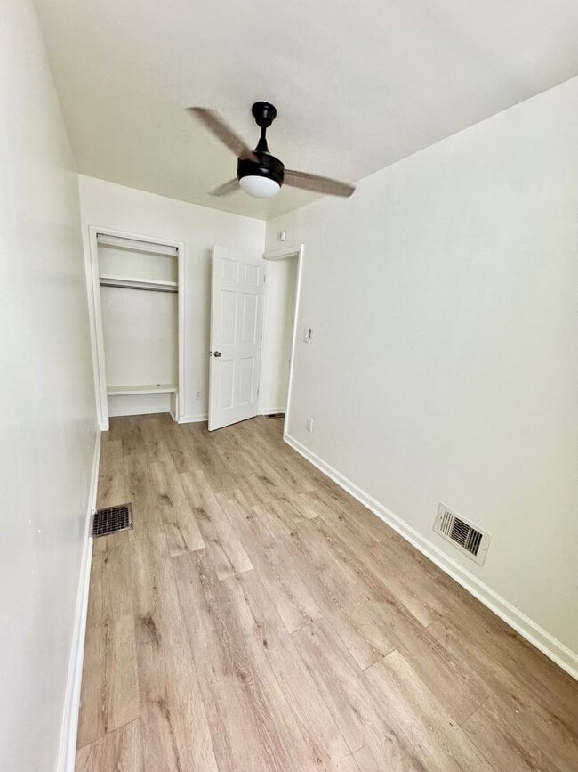 Photo - 2030 Waterloo St
