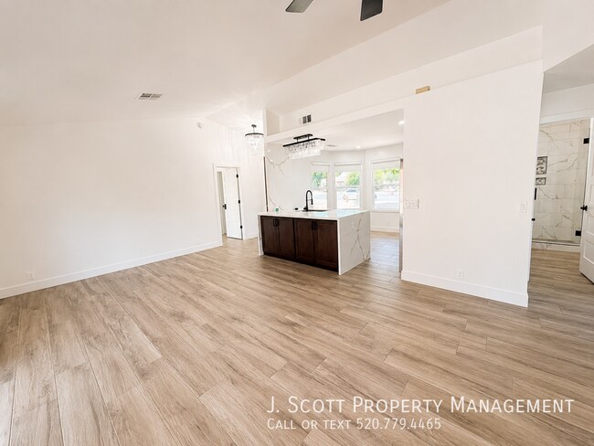 Photo - 6531 N 83rd Ln