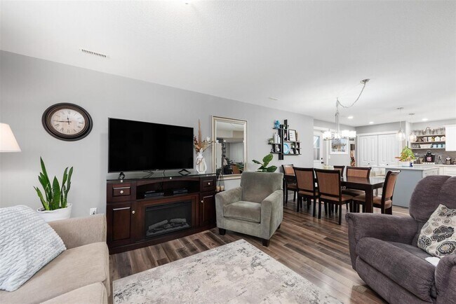 Photo - 6929-197A 197A St