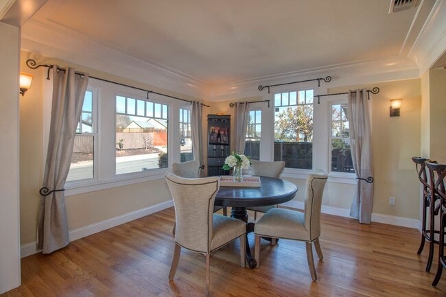 Photo - 2375 Montclair St