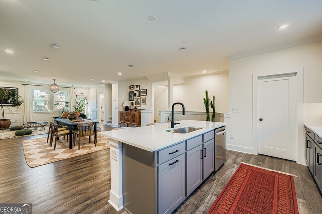 Photo - 568 Avondale Pk Cir