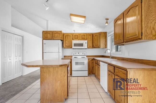 Photo - 2192 Marigold St