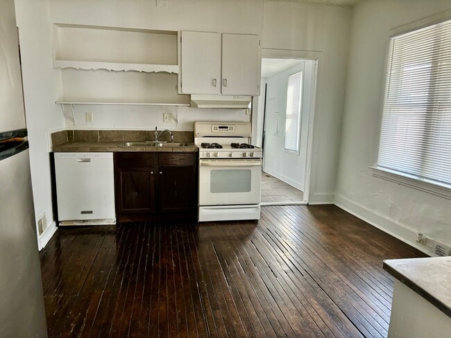 Photo - 53 E 18th St