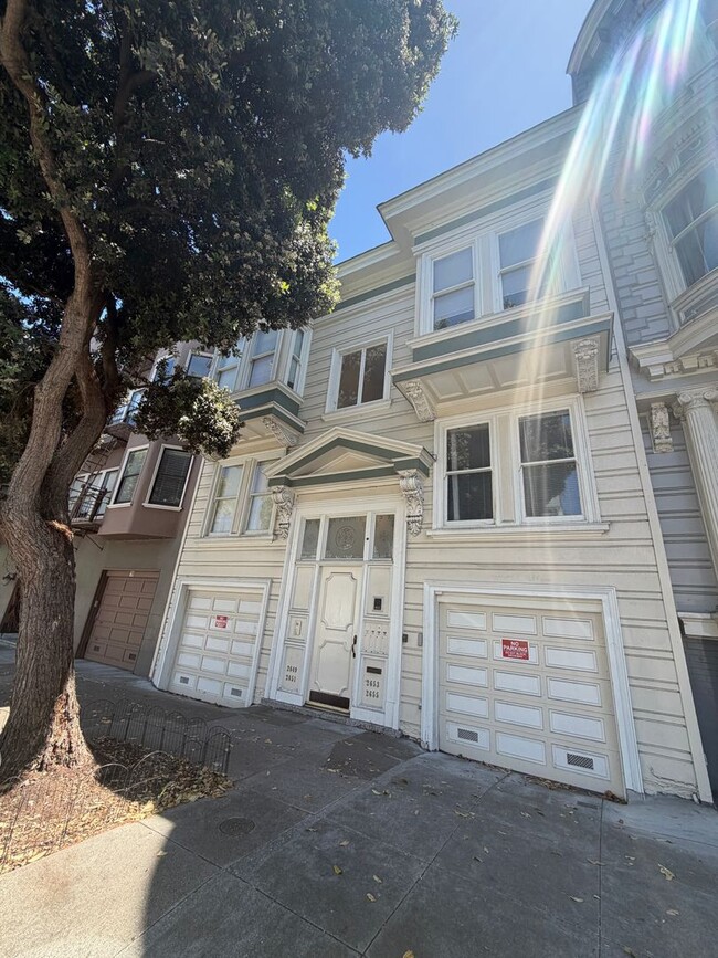Building Photo - 2649 Unit 2655