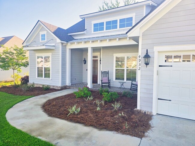 Building Photo - Spacious 4BR/3BA Home with Open Floor Plan, Screened Porch & Fenced Backyard