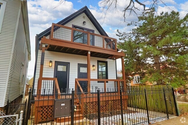 Building Photo - 3111 N Oakley Ave Rental