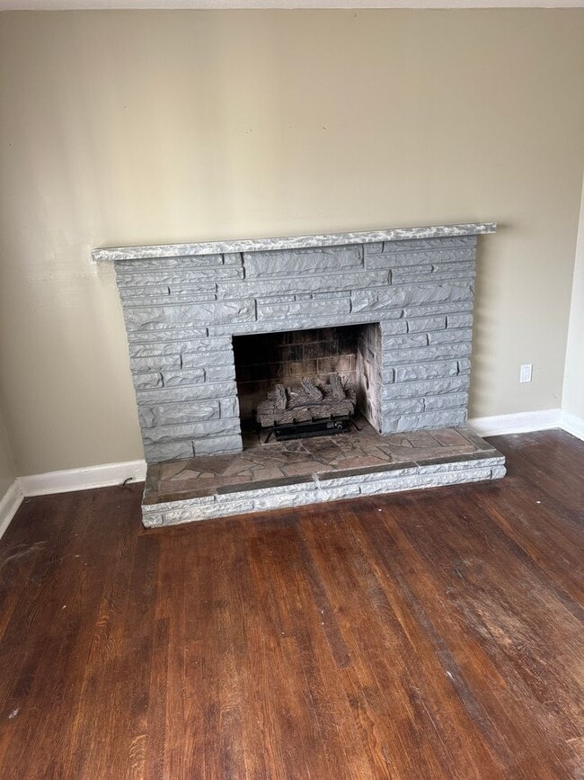 Photo - Brick Ranch in a Great Bristol TN location