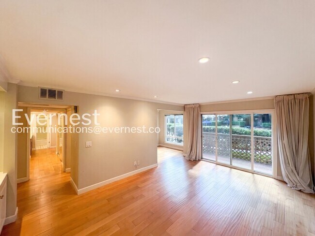 Photo - 320 N Civic Dr Unidad APT 102