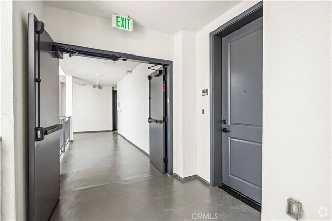 Building Photo - 11714 Archwood St Unit 207-207 Rental