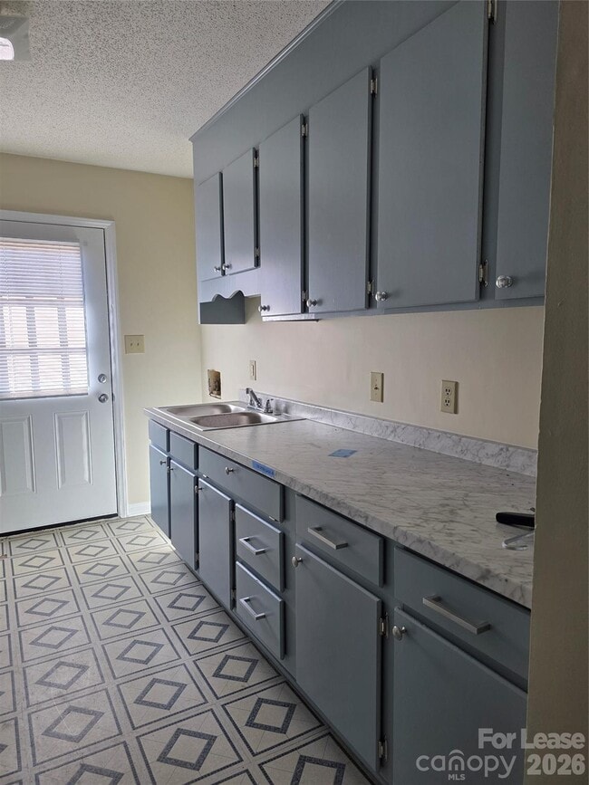 Photo - 702 Cotton St