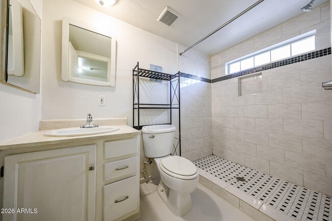 Photo - 1005 E Moreland St