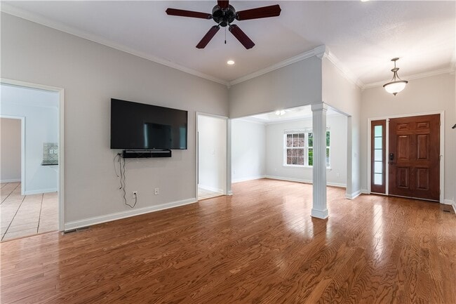 Photo - 32 Latshaw Dr