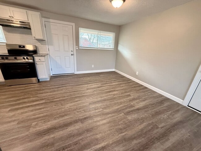 Photo - 301 Lesher Dr