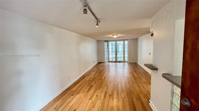 Photo - 1754 Meridian Ave Condo Unit 302