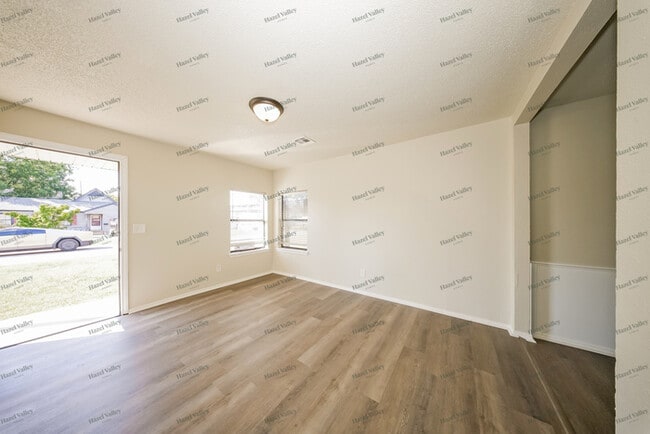 Photo - 1106 Sandra Dr