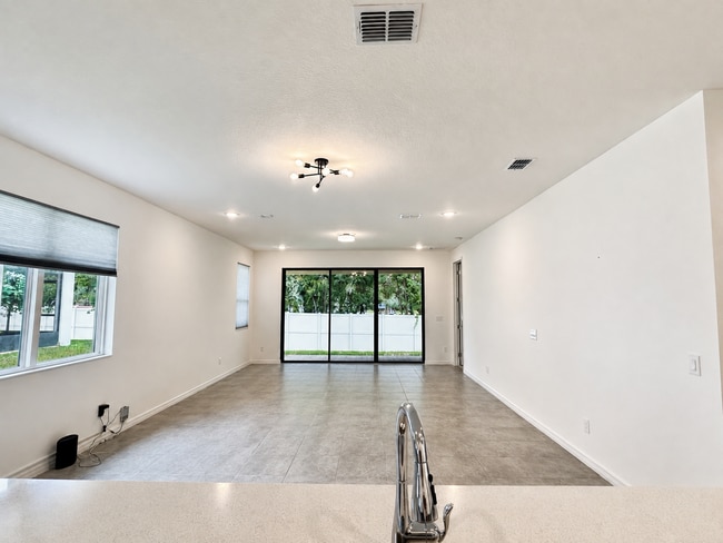 Photo - 4124 Solamor St