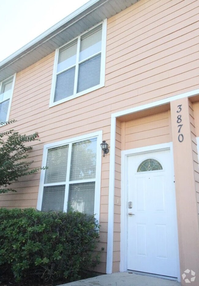 Building Photo - 3870 SW 20th Ave Unit Cierra Clark Rental