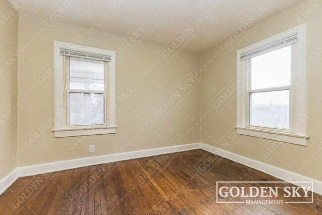 Photo - 2937 N Kenwood Ave