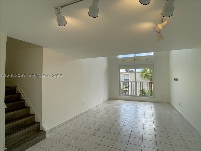 Photo - 6904 N Kendall Dr Unit F405