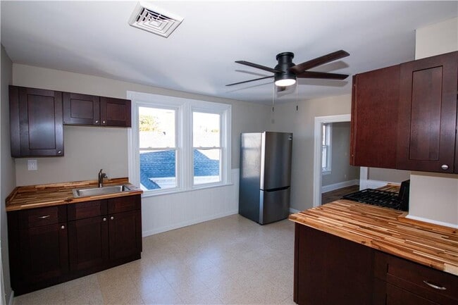 Building Photo - 370 Park Pl Unit 3