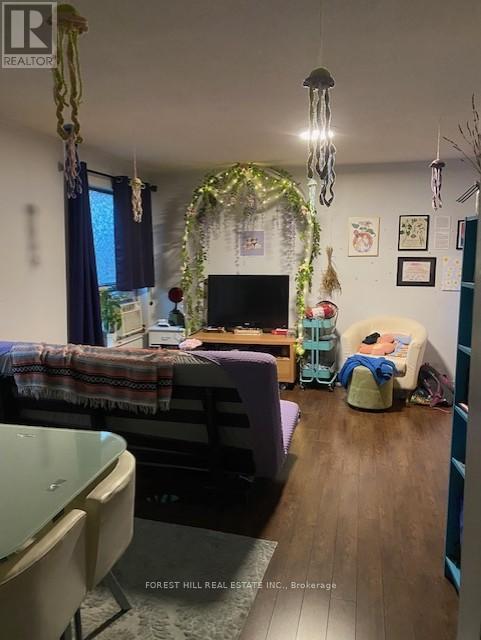 Photo - 436 Queen St W