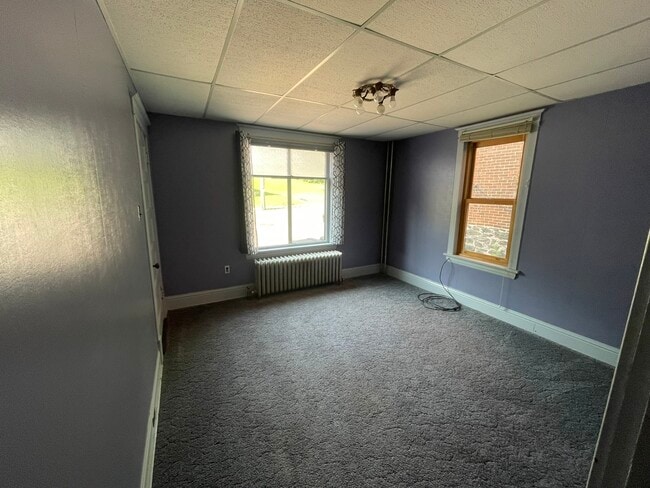 Bedroom, looking toward E Franklin St - 216 E Franklin St Unit APT 1