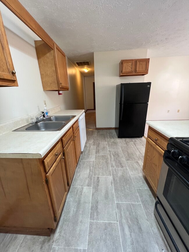 Building Photo - 725 Chestnut St Unit 5