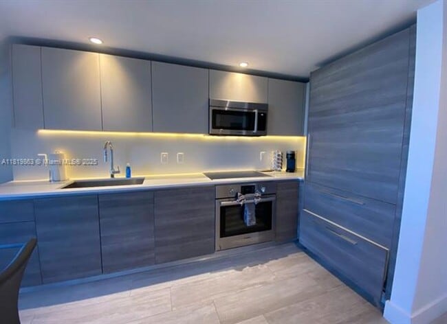 Photo - 121 NE 34th St Unidad 121 NE 34th St PH 3212