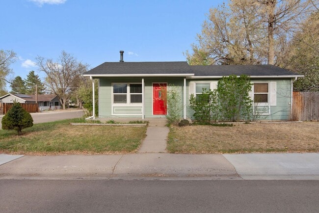 Building Photo - Students Welcome! Corner-Lot 3 bed/2 bath Ranch in West Fort Collins