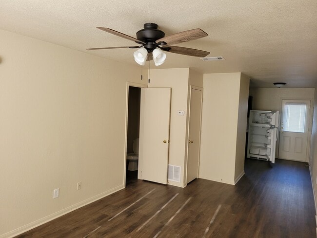 Photo - 3200 Hereford Ln