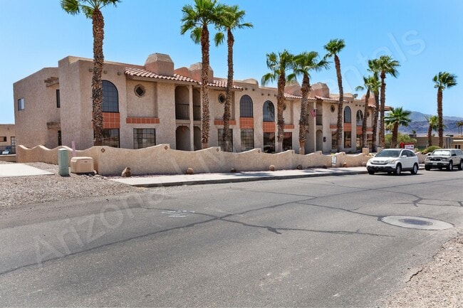Building Photo - SPACIOUS CONDO WITH POOL Unit B10