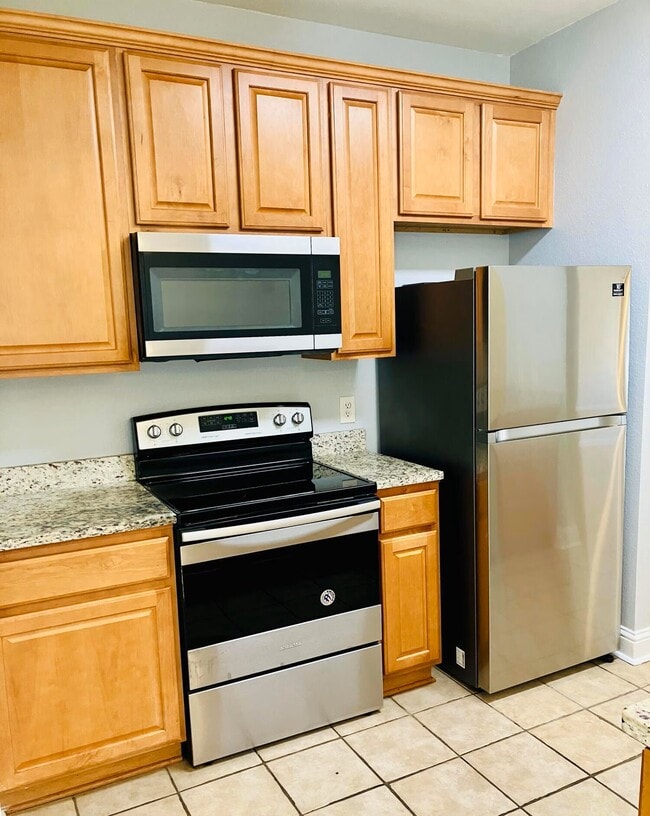 Stainless steel appliances - 1338 Tropical Cv