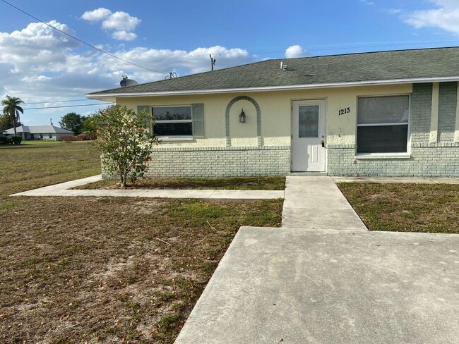 2 Bedrooms 1 Bath Duplex - 2 Bedrooms 1 Bath Duplex Townhome