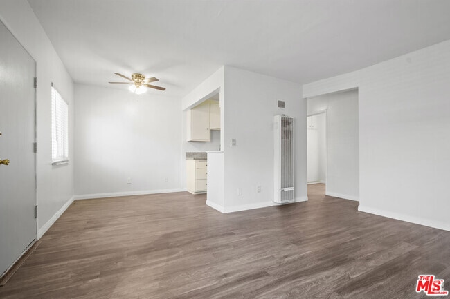 Building Photo - 115 N Oak St Unit 15 Rental