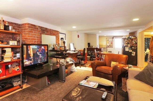 Building Photo - 284 7th St Unit G Rental