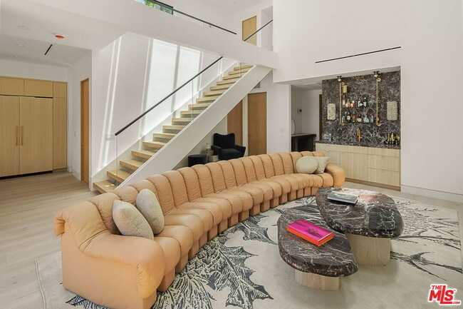 Photo - 738 Palms Blvd