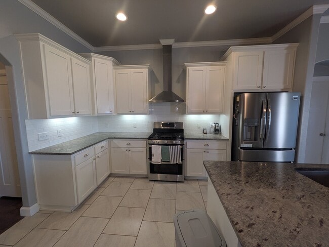 Building Photo - 18001 Haslemere Ln