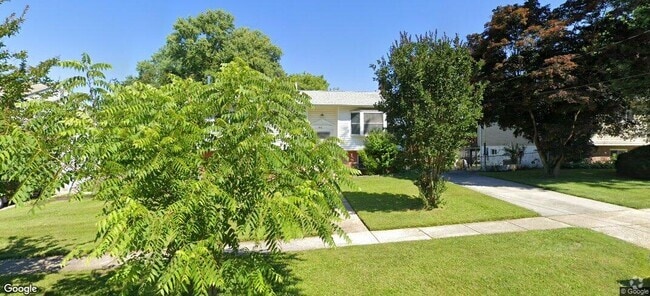 Building Photo - 4815 Camelot St Rental